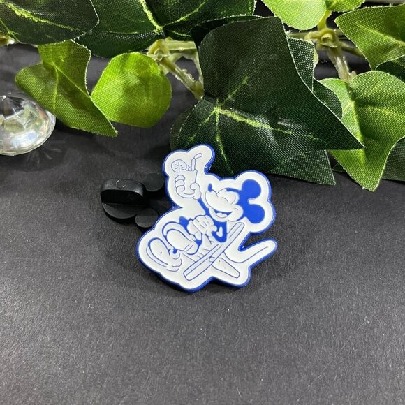 Disney Mickey Mouse Trading Pin Relaxing Brooch Drink Badge Lapel Pin Jewelry - Picture 2 of 8
